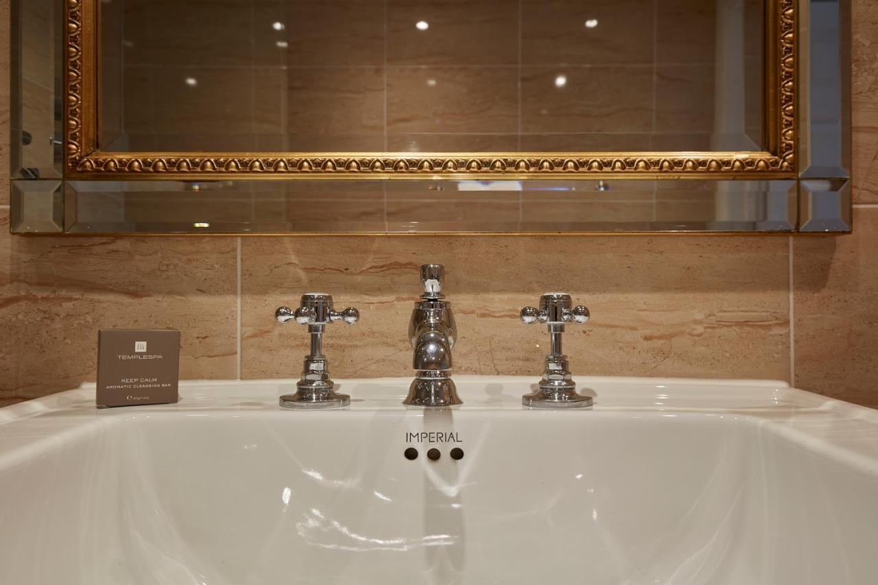 Angel Hotel Bury St. Edmunds ภายนอก รูปภาพ