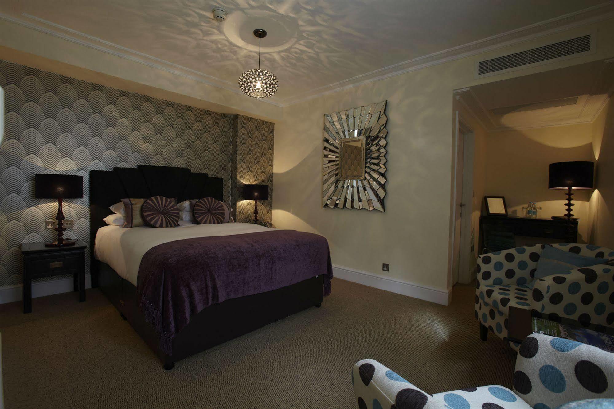 Angel Hotel Bury St. Edmunds ภายนอก รูปภาพ