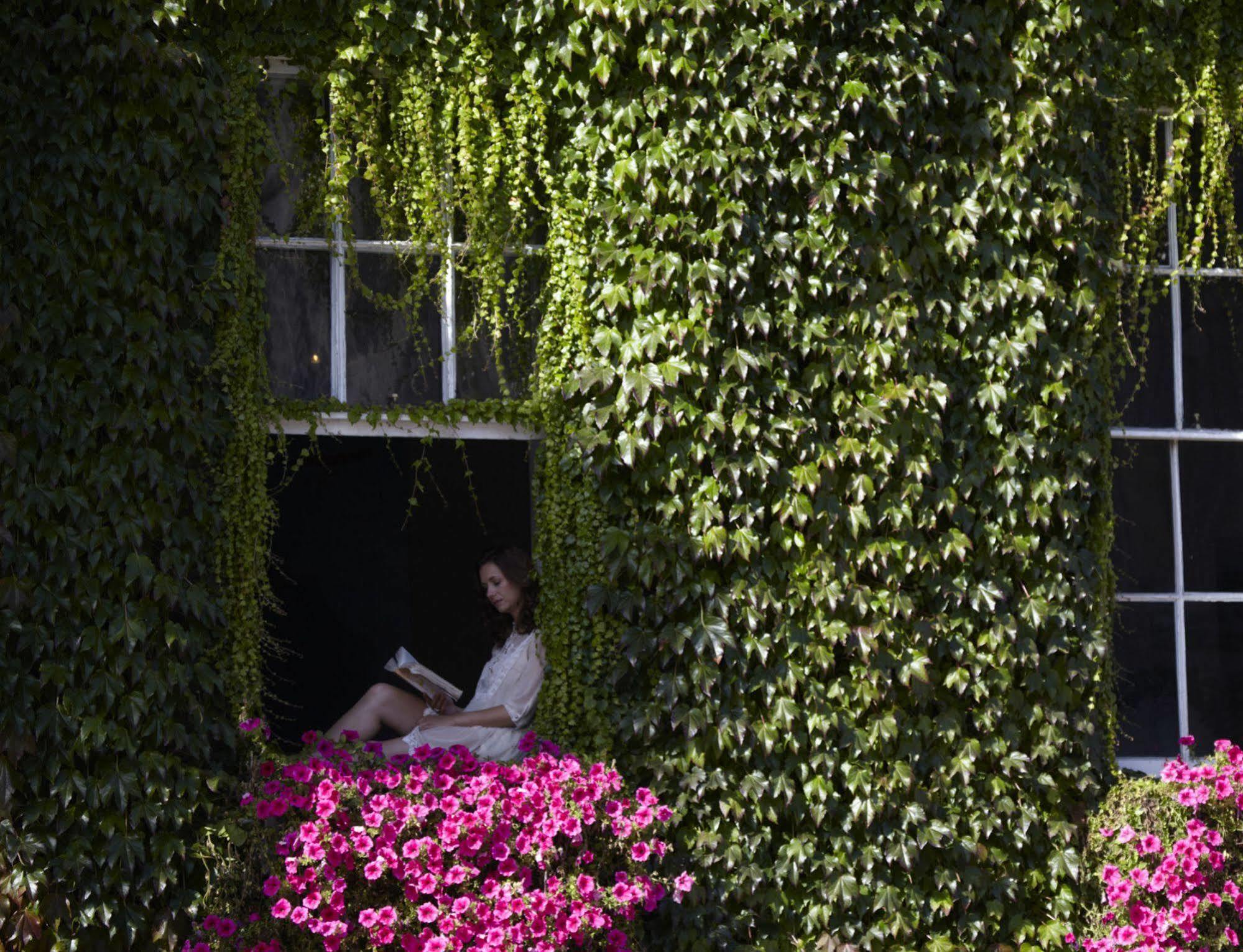 Angel Hotel Bury St. Edmunds ภายนอก รูปภาพ