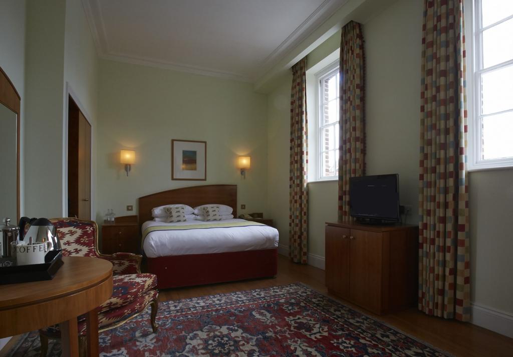 Angel Hotel Bury St. Edmunds ภายนอก รูปภาพ